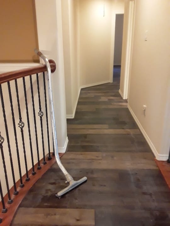 Stair landing with iron balusters